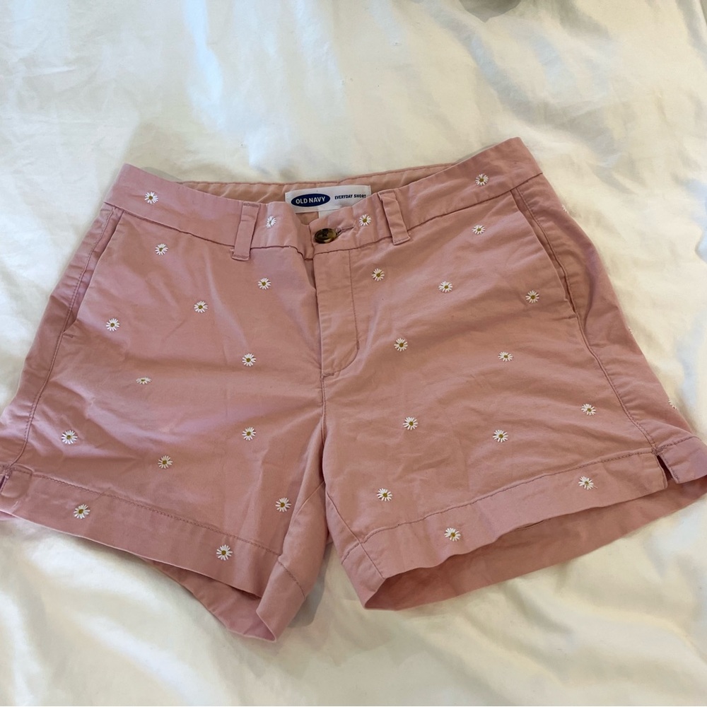 Super adorable and light Old Navy Shorts!